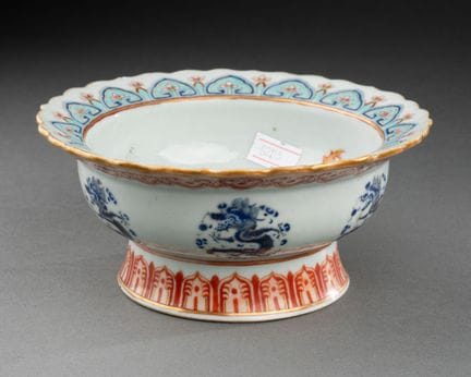 CHINE - Fin du XIXe siècle 
COUPE polylobée sur pi