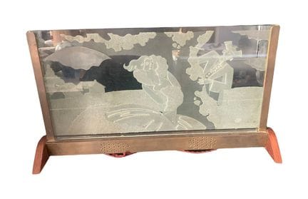 Illuminated glass panel depicting a romantic scene