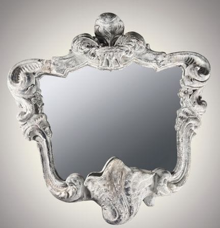 MIROIR de forme mouvementée à encadrement rocaille