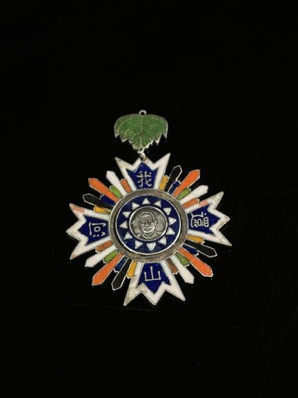 CHINA
Enameled medal
1930
H. 7.5 cm