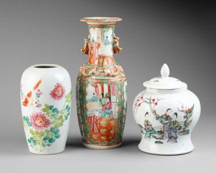 CHINE - Vers 1900
Lot dépareillé d'un VASE balustr