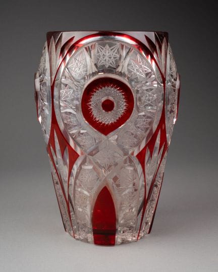 SAINT-LOUIS, in the taste of 
VASE decorated with 