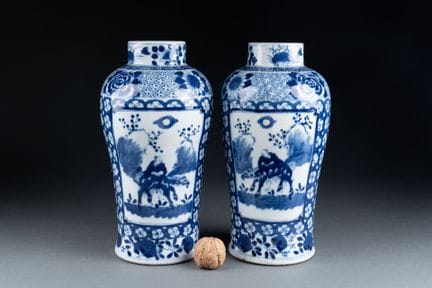 CHINE - XIXe siècle 
Paire de VASES balustres à dé