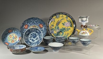 CHINE et JAPON - Moderne 
Lot comprenant deux PLAT