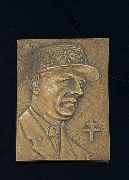 Ecole Moderne
Général de Gaulle 
Plaque en bronze 