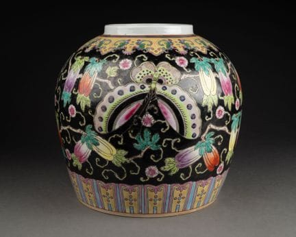 CHINE - XIXè siècle
POT à gingembre à décors de pa
