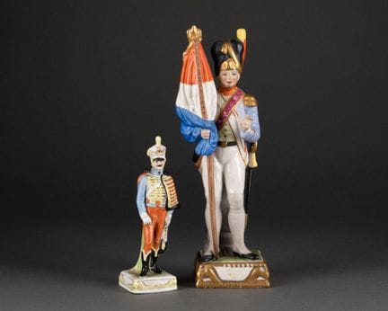 CAPODIMONTE—Early 20th century 
French standard-be