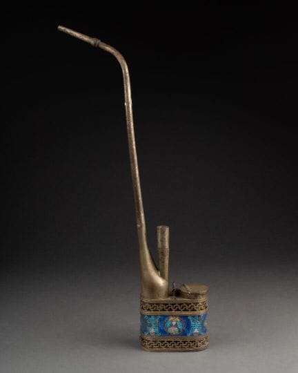 CHINE - XIXème siècle 
PIPE A EAU. La panse ajouré