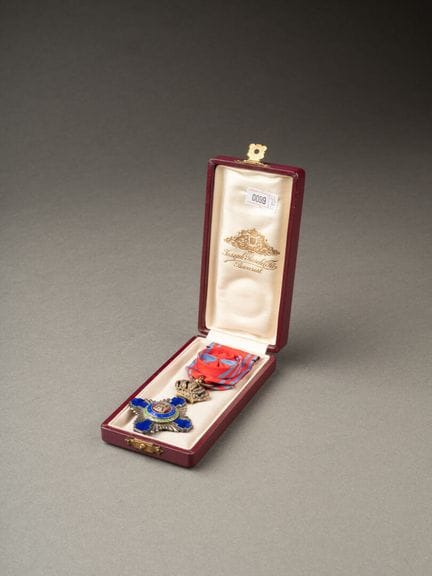 ROUMANIE - Ordre de l'Etoile 
Insigne d'officier e