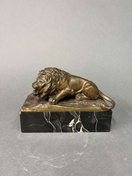 Ecole du début du XXème siècle 
Lion couché 
Épreu