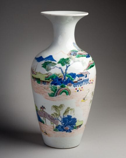 CHINE - Vers 1900
VASE balustre à décor de paysage