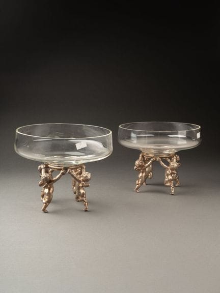 Pair of CUPS with putti on the base
Glass and bron