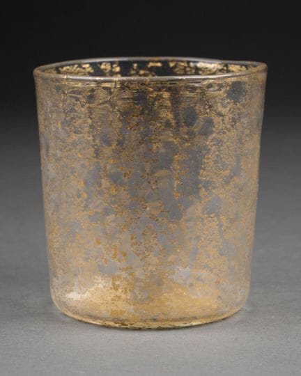 MURANO - Attributed to 
GOBELET 
Gold-powdered gla