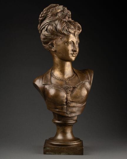 TIFFANY & Co éditeur 
Buste d'une élégante 
Bronze
