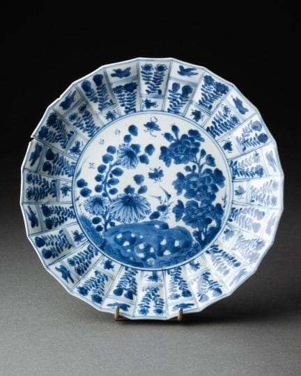 CHINE - Epoque KANGXI (1662-1722) 
ASSIETTE polylo