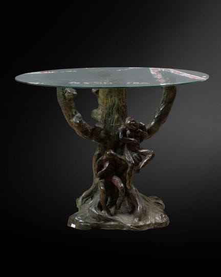 TABLE, le piètement figurant des personnages s'app