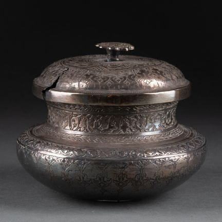 MEDIO ORIENTE 
SCATOLA con coperchio, decorata con