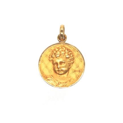 PENDENTIF en or jaune 18K à décor de tête d'enfant