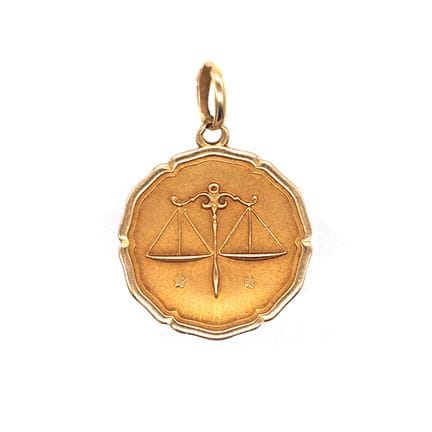 PENDENTIF rond en or jaune 18K, orné du symbole as