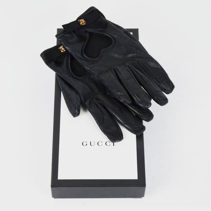 GUCCI. Gants en cuir noir à découpe en forme de co