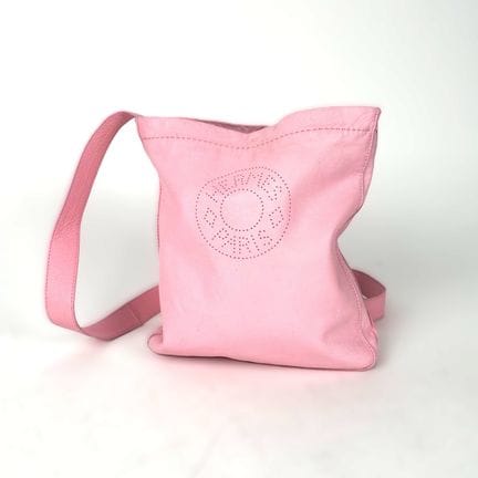HERMES. Sac à bandoulière en cuir rose modèle Clou