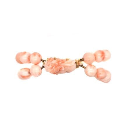 BRACELET en perles de corail rose à double rang, a
