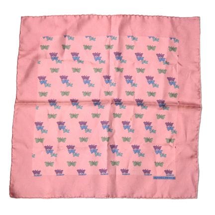 HERMES. Carré de soie homme à motifs de papillons.