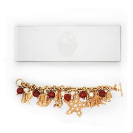 CHRISTIAN DIOR. Bracelet à breloques en métal doré