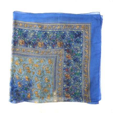 HERMES. Foulard en mousseline de soie, modèle La C