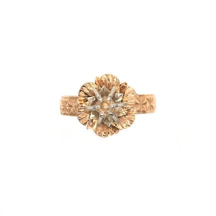 BAGUE solitaire en or jaune 18K, décor floral cise