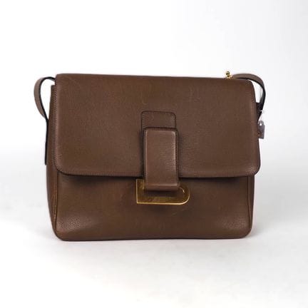 DELVAUX. Sac bandoulière en cuir couleur cognac, à
