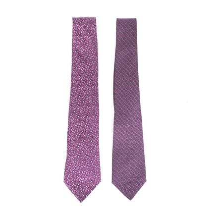 HERMES. Ensemble de deux cravates en soie.
Coloris