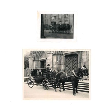 AUTO/MOTO. Réunion de 2 photographies de calèches 