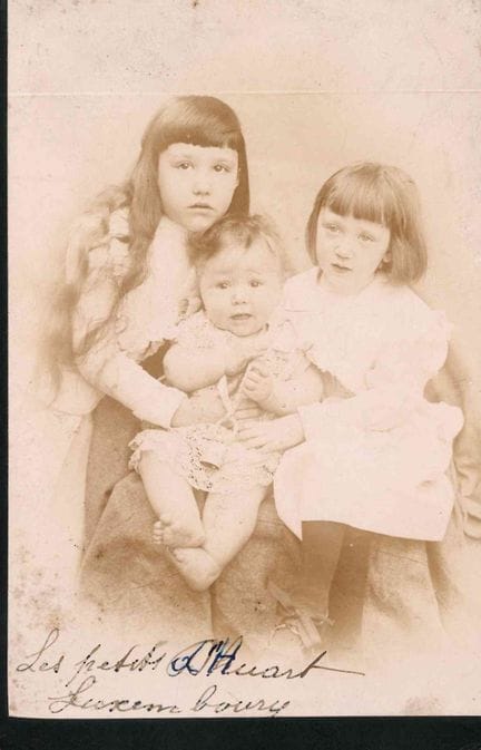 PERSONALITÀ. Fotografia di 3 bambini della famigli
