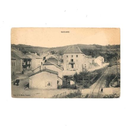SAULNES. Cartolina del paese, treno in arrivo.
J.-