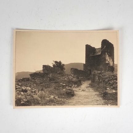ESCH/SÛRE. Fotografia delle rovine della torre del