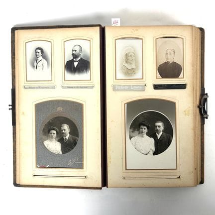 PHOTOGRAPHES. Album de famille de la fin du XIXe s