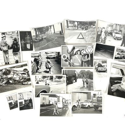 AUTO/MOTO. Réunion de 19 photographies d'accident 