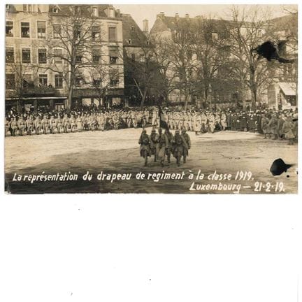 GUERRA I. Fototessera raffigurante la bandiera del
