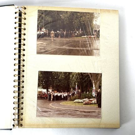 EVENTO. Raccolta di 29 fotografie in un album rela