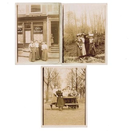 CAFÉ. Photographie d'un groupe de femmes devant le