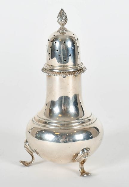 Sucrier moderne, corps en forme de balustre orné d