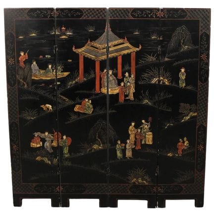 Four-panel screen. Lacquered wood with oriental mo