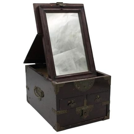 Wood jewelry box with brass fittings. China. 20th 