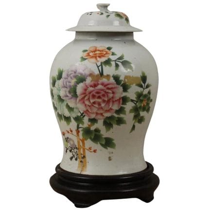 Porcelain potiche with polychrome floral decoratio