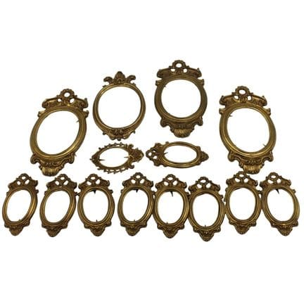 Lot de petits cadres en bronze, de formes et de ta