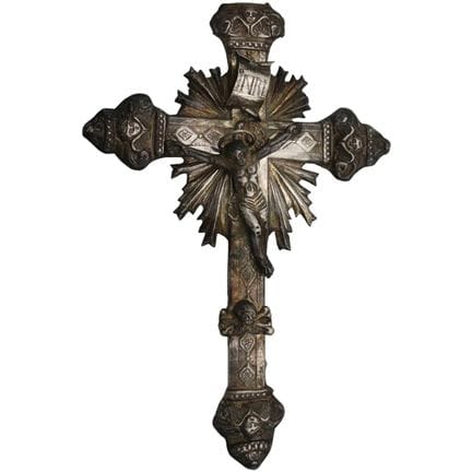 Ancien crucifix en argent gravé et repoussé. Sicil