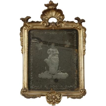 Petit miroir. Bois finement sculpté et doré, avec 