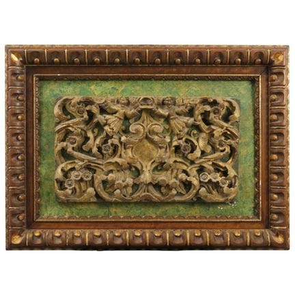 Frise en bois doré et richement sculpté, représent