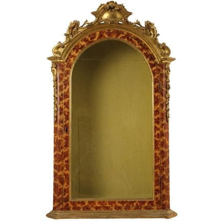 Vitrine de table en bois laqué, décorée d'un motif